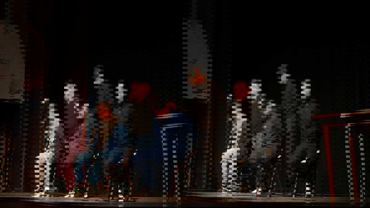 مسرحية "المتوحشون الطيبون".. بساطة الطرح وتقشف الديكور