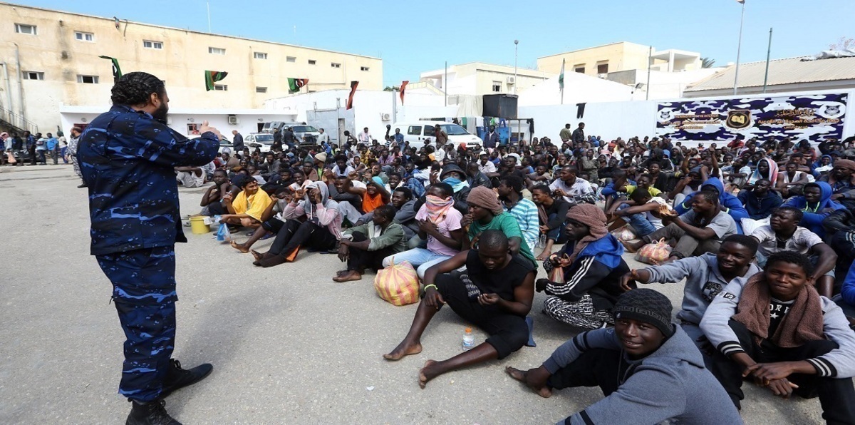 الحكومة الليبية تحقق في تقارير تكشف بيع مهاجرين في "سوق للعبيد"