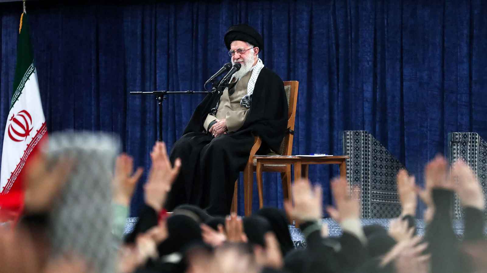 خامنئي يهاجم أمريكا مجدداً.. ويهدد بـ"ضربة قاسية"