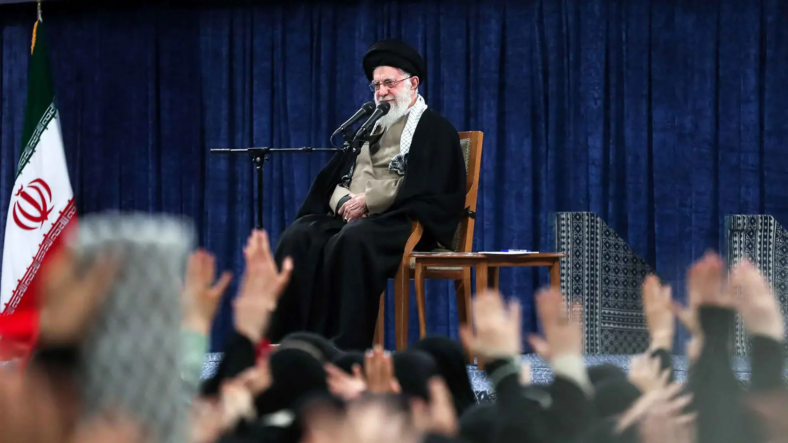 خامنئي يهاجم أمريكا مجدداً.. ويهدد بـ"ضربة قاسية"