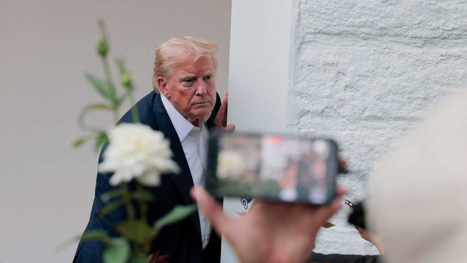 "بلومبيرغ": الـ"FBI" أخفى اسم ترامب من ملفات مرتبطة بقضية إبستين