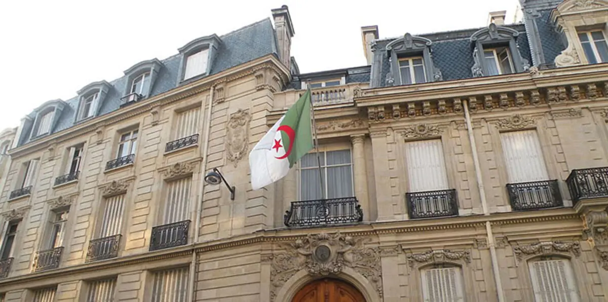 بعد نحو عامين من شغور المنصب.. بوتفليقة يعين سفيرًا "مغمورًا" للجزائر بفرنسا