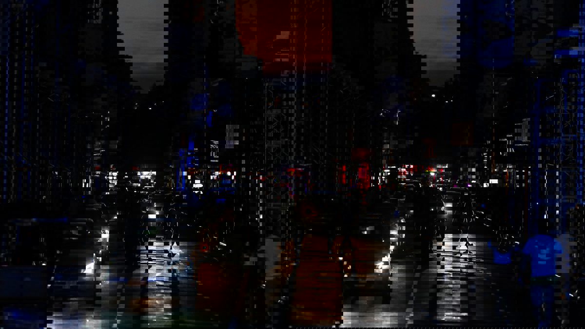 نيويورك تغرق في الظلام‎ (صور وفيديو)