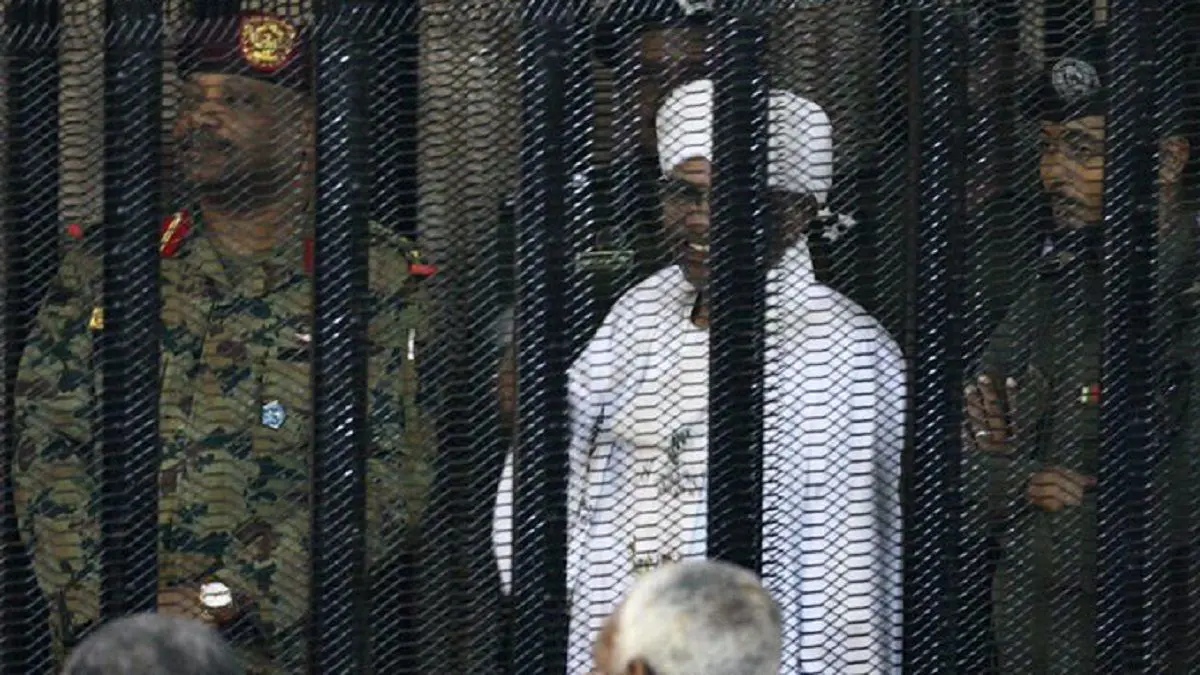 السودان.. قوة مسلحة تهدد بـ"حريق شامل" حال تسليم البشير لـ"الجنائية الدولية"‎