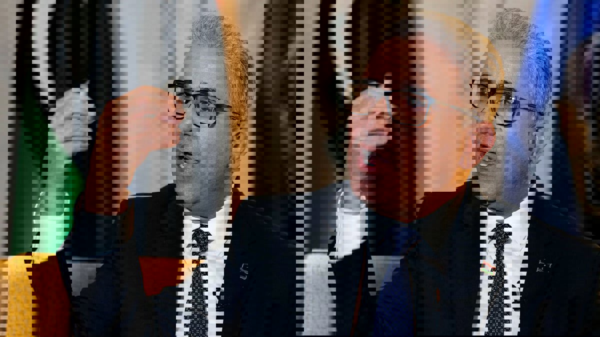 باشاغا يقرر صرف رواتب موظفين أوقفها الدبيبة.. ويتحدث عن "ابتزاز سياسي"