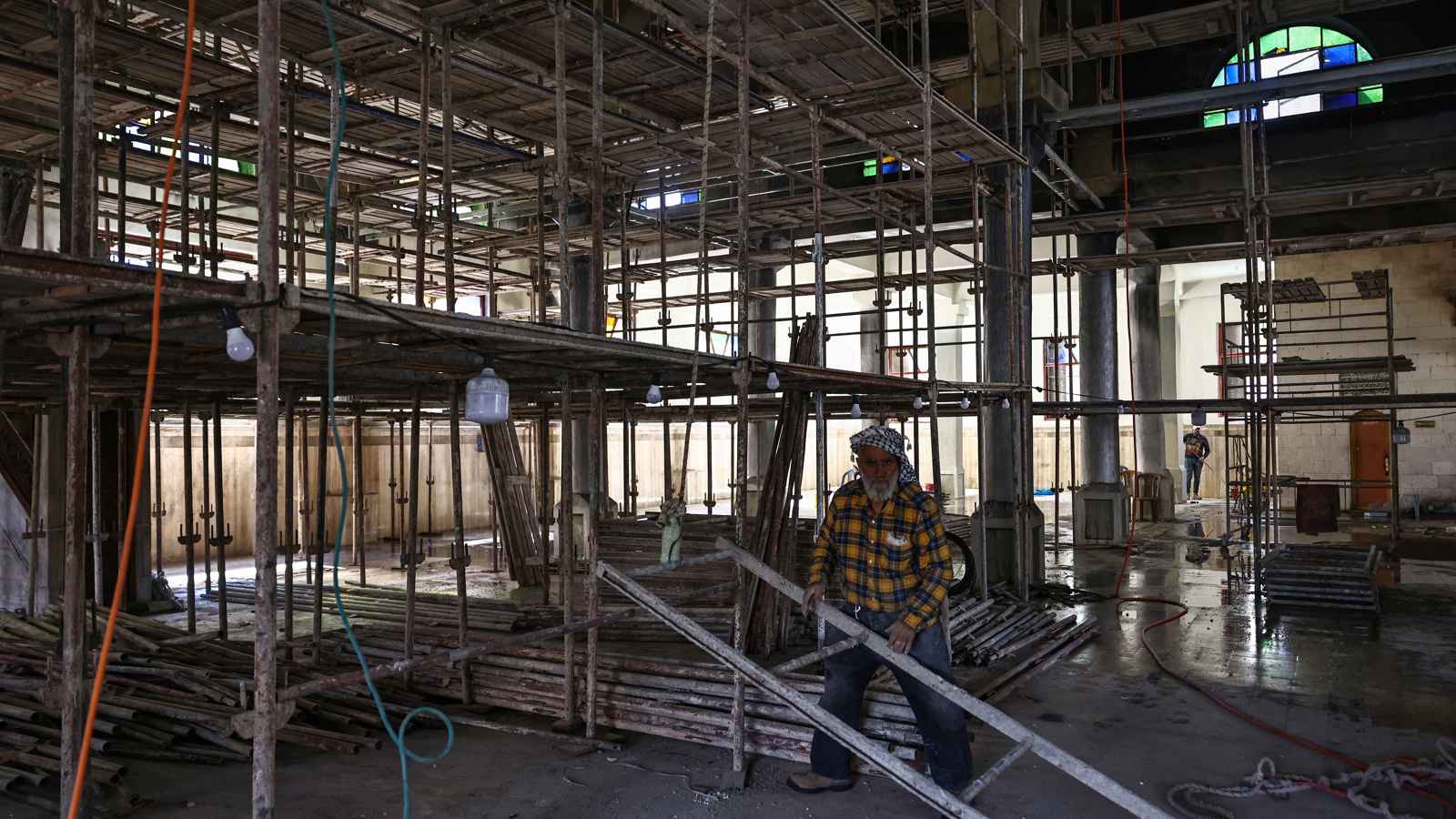 أوضاع "مأساوية".. إسرائيل والبطالة تستهدفان العمال الفلسطينيين