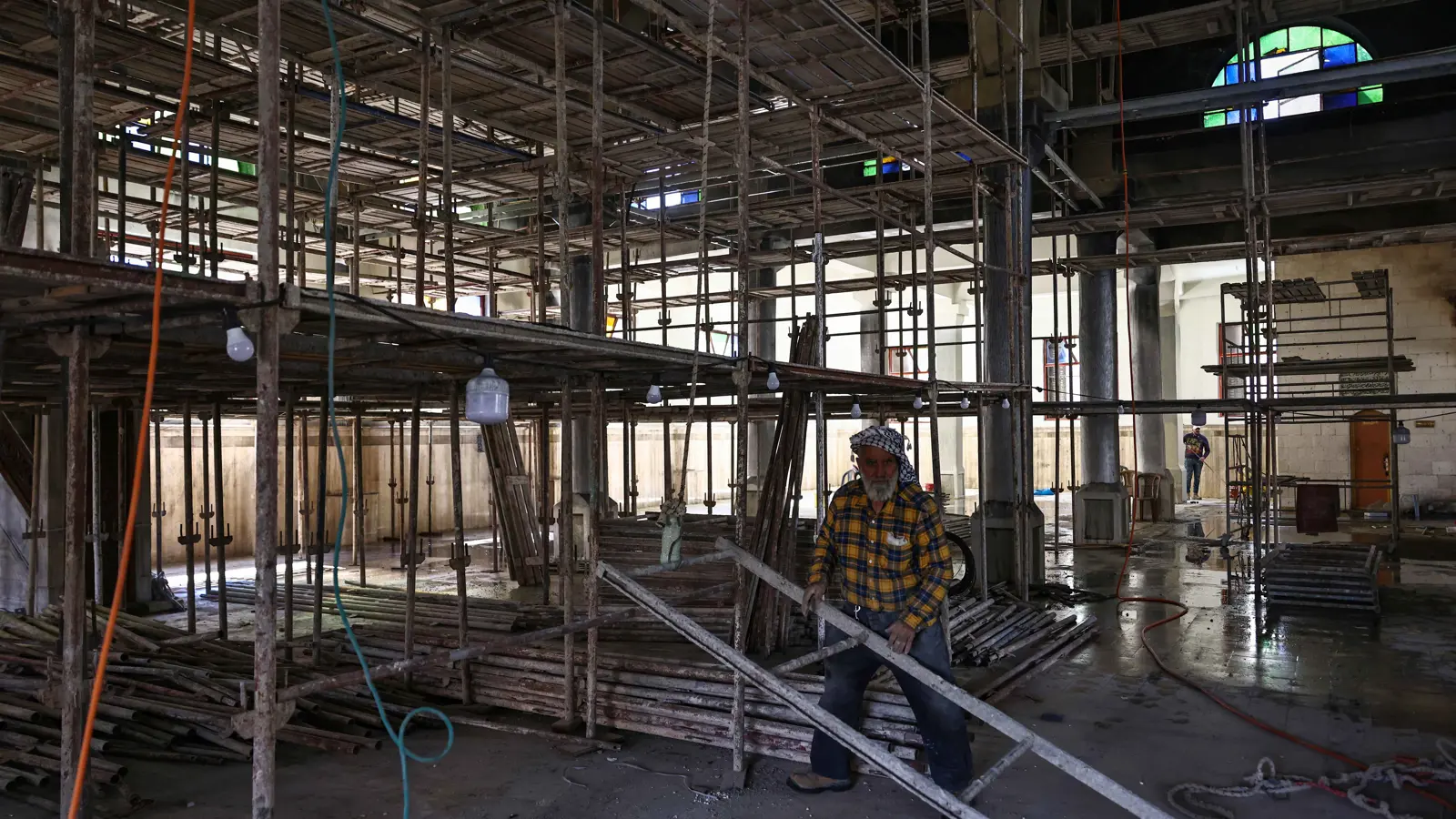 أوضاع "مأساوية".. إسرائيل والبطالة تستهدفان العمال الفلسطينيين