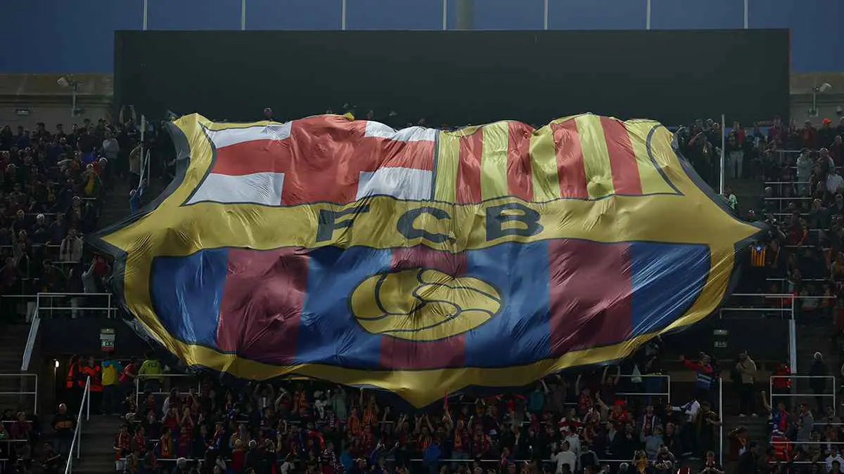 الأمطار تغرق مدرجات ملعب "كامب نو" (فيديو)