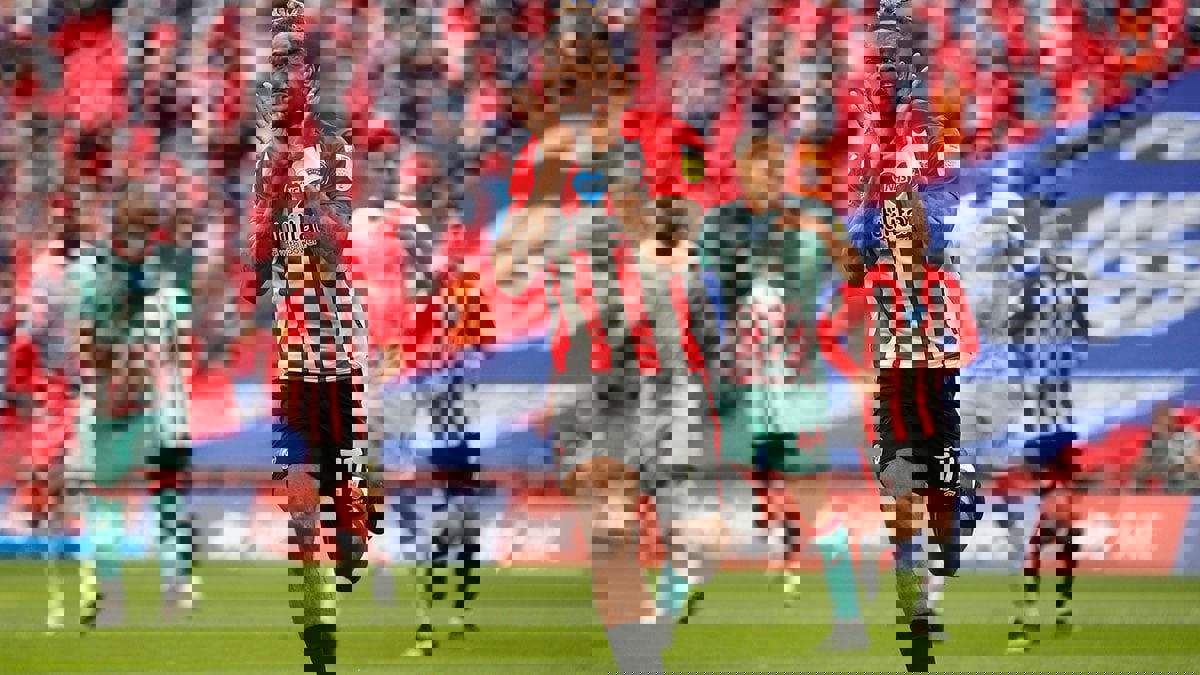 برينتفورد يهزم سوانزي سيتي ويتأهل للدوري الإنجليزي الممتاز لأول مرة في تاريخه