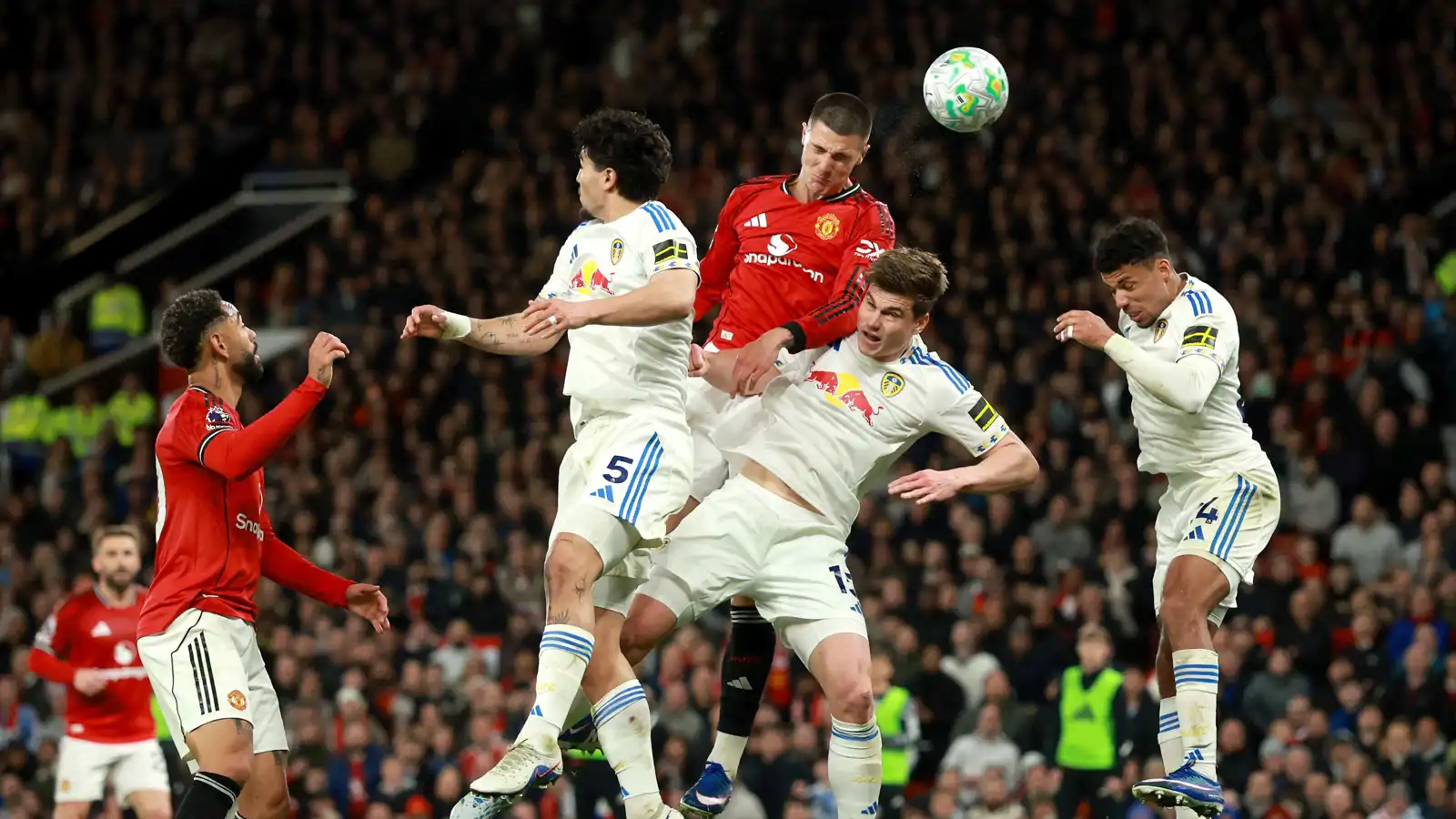 ترتيب الدوري الإنجليزي بعد خسارة مانشستر يونايتد أمام ليدز