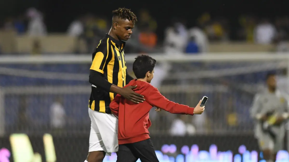 تقرير: القادسية يرفض وساطة منصور البلوي لحل أزمة الاتحاد ومستحقات هارون كمارا