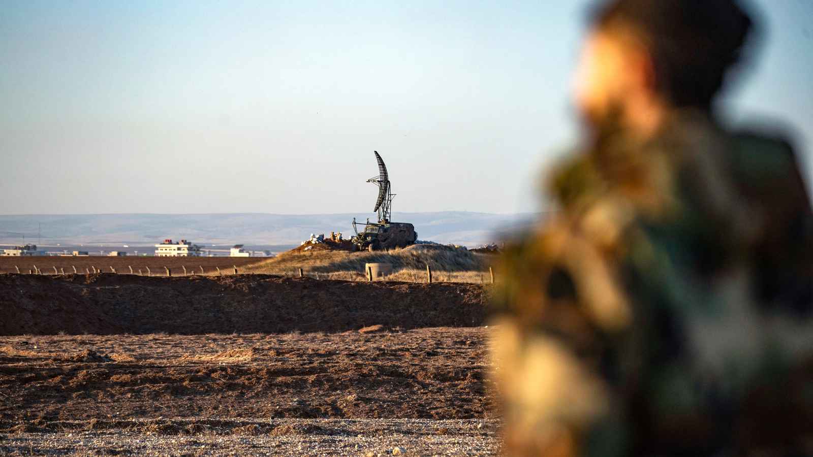 من كونيكو إلى العمر.. قسد تفكك حقول النفط بعد انسحاب التحالف