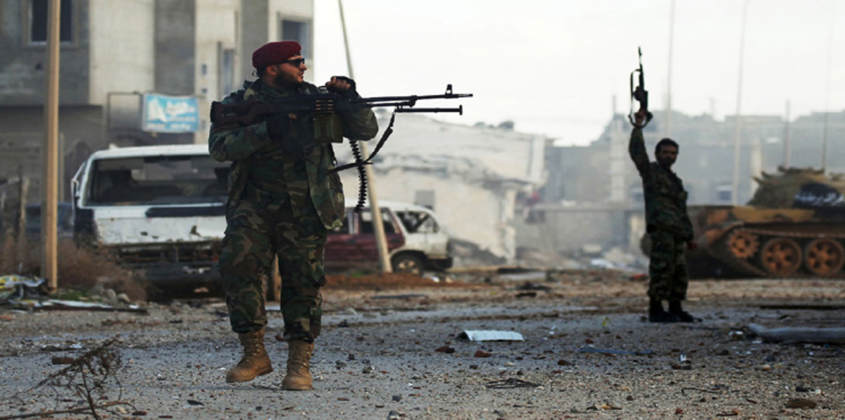 تزامنًا مع هجوم الجيش الليبي.. قائد سرايا "الدفاع عن بنغازي" يفرّ إلى الصحراء