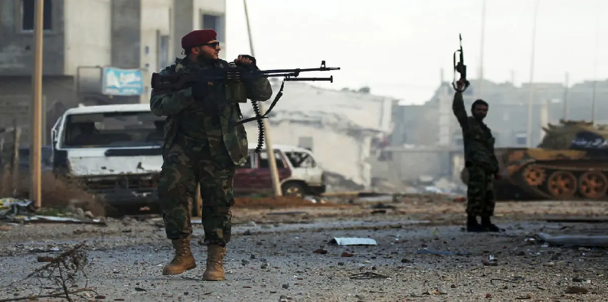 تزامنًا مع هجوم الجيش الليبي.. قائد سرايا "الدفاع عن بنغازي" يفرّ إلى الصحراء