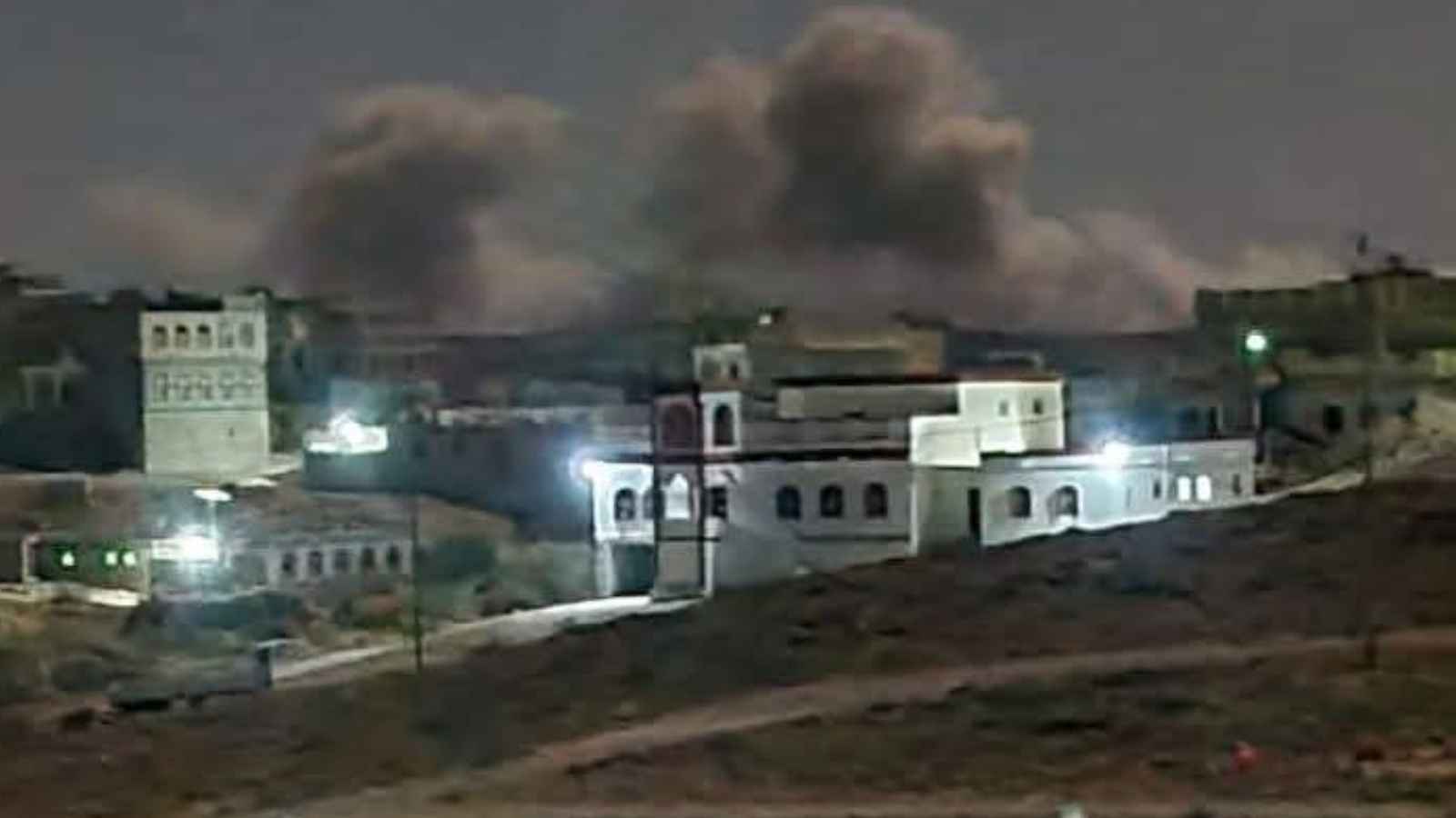 غارات تستهدف معاقل الحوثيين في 3 محافظات يمنية (صور وفيديو)