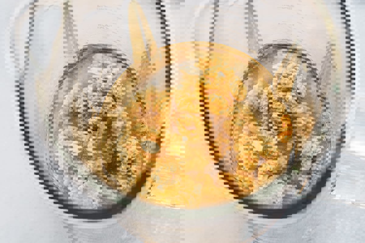 لماذا يجب عليك نقع الجوز بالماء قبل تناوله؟