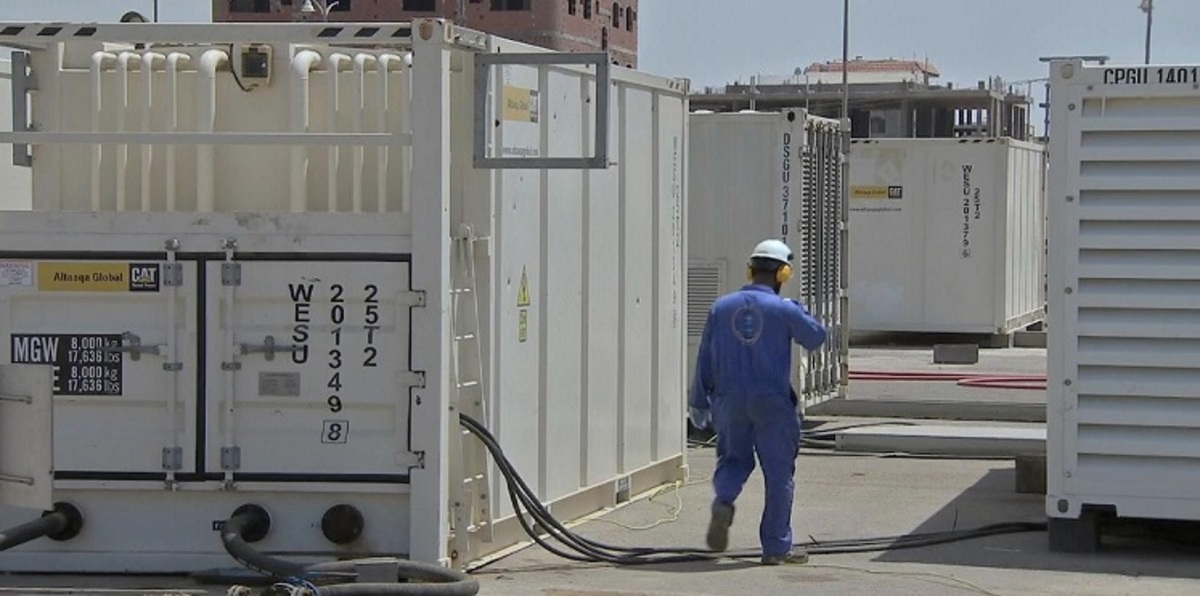 الإمارات تزود عدن بالمشتقات النفطية لحل أزمة الكهرباء