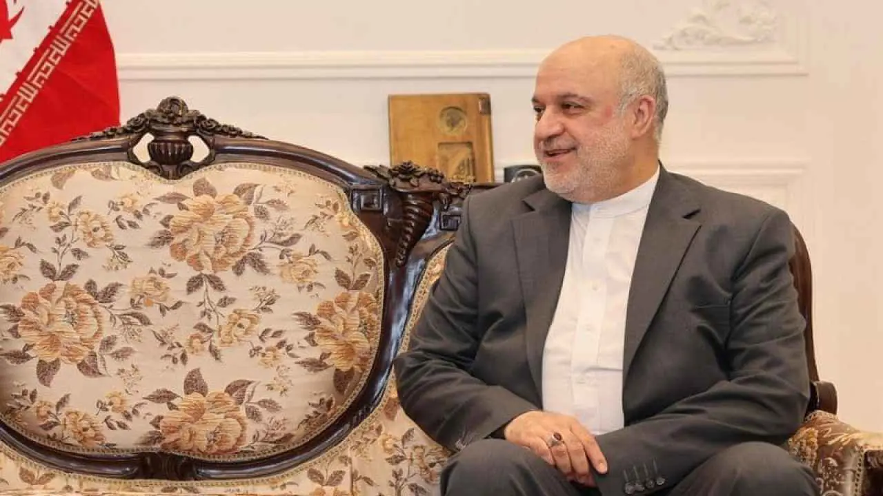 باليد والعين.. صور تظهر مدى إصابة السفير الإيراني في لبنان