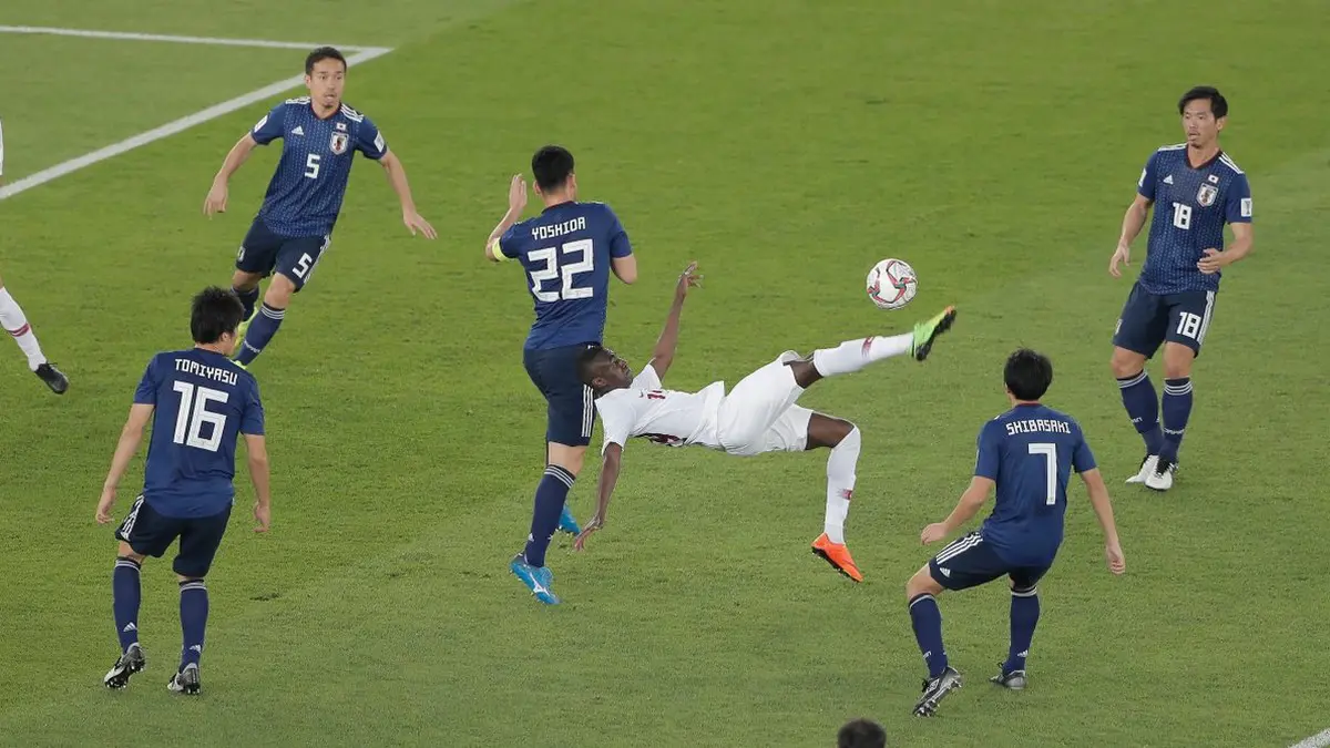 ما الرسالة التي تركها منتخب اليابان للإماراتيين في غرف خلع الملابس؟ (صورة)