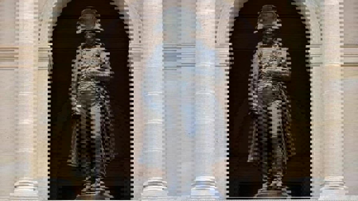 ماكرون "يتجرأ" على إحياء ذكرى نابليون الجدلية في فرنسا