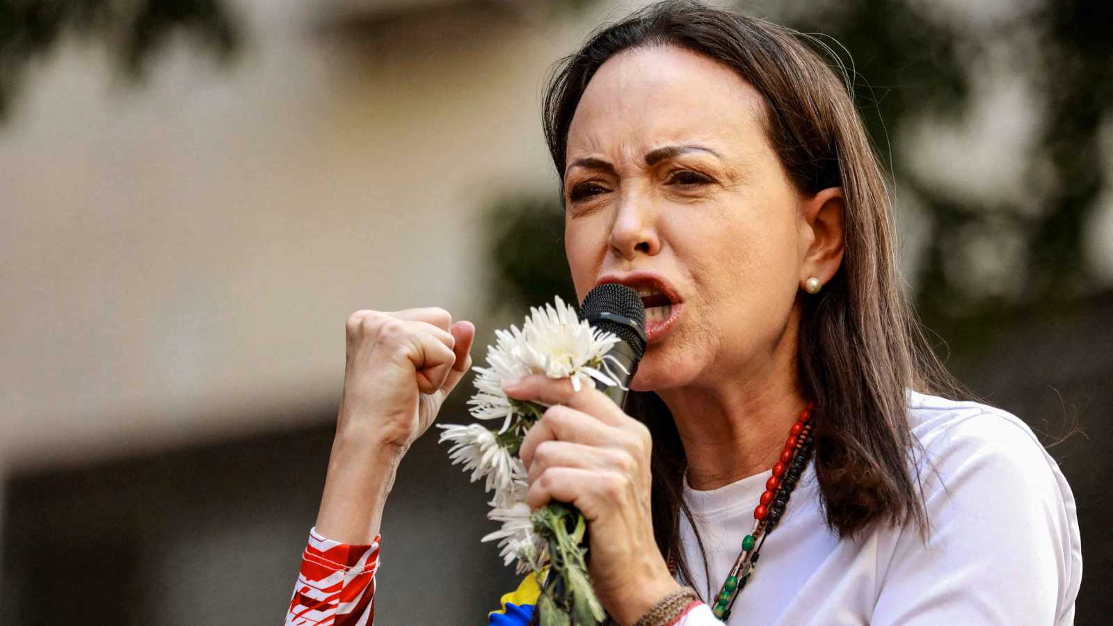 إصابة خطرة للمعارضة ماتشادو خلال هربها من فنزويلا.. ما القصة؟ (فيديو إرم)