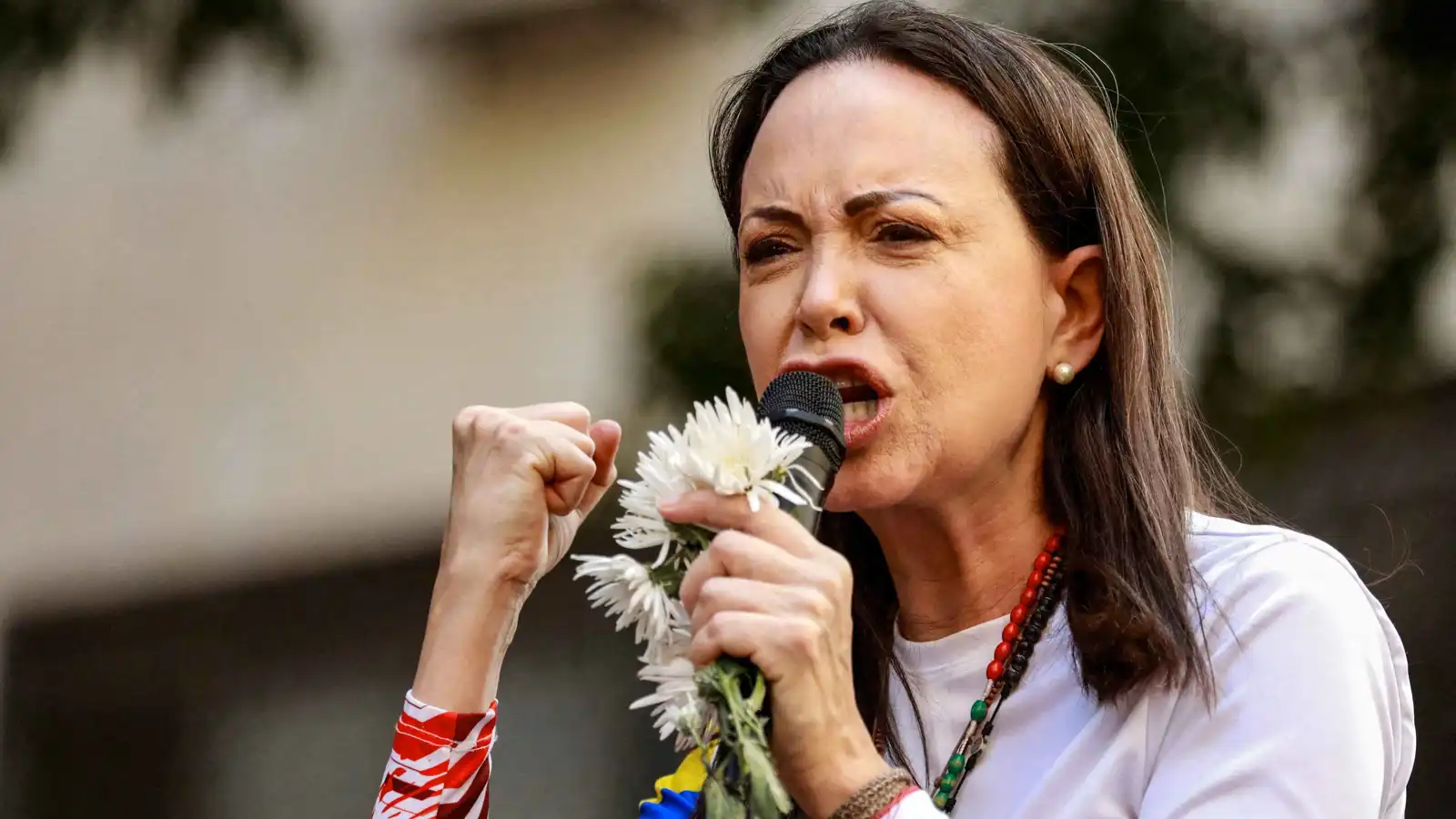 إصابة خطرة للمعارضة ماتشادو خلال هربها من فنزويلا.. ما القصة؟ (فيديو إرم)