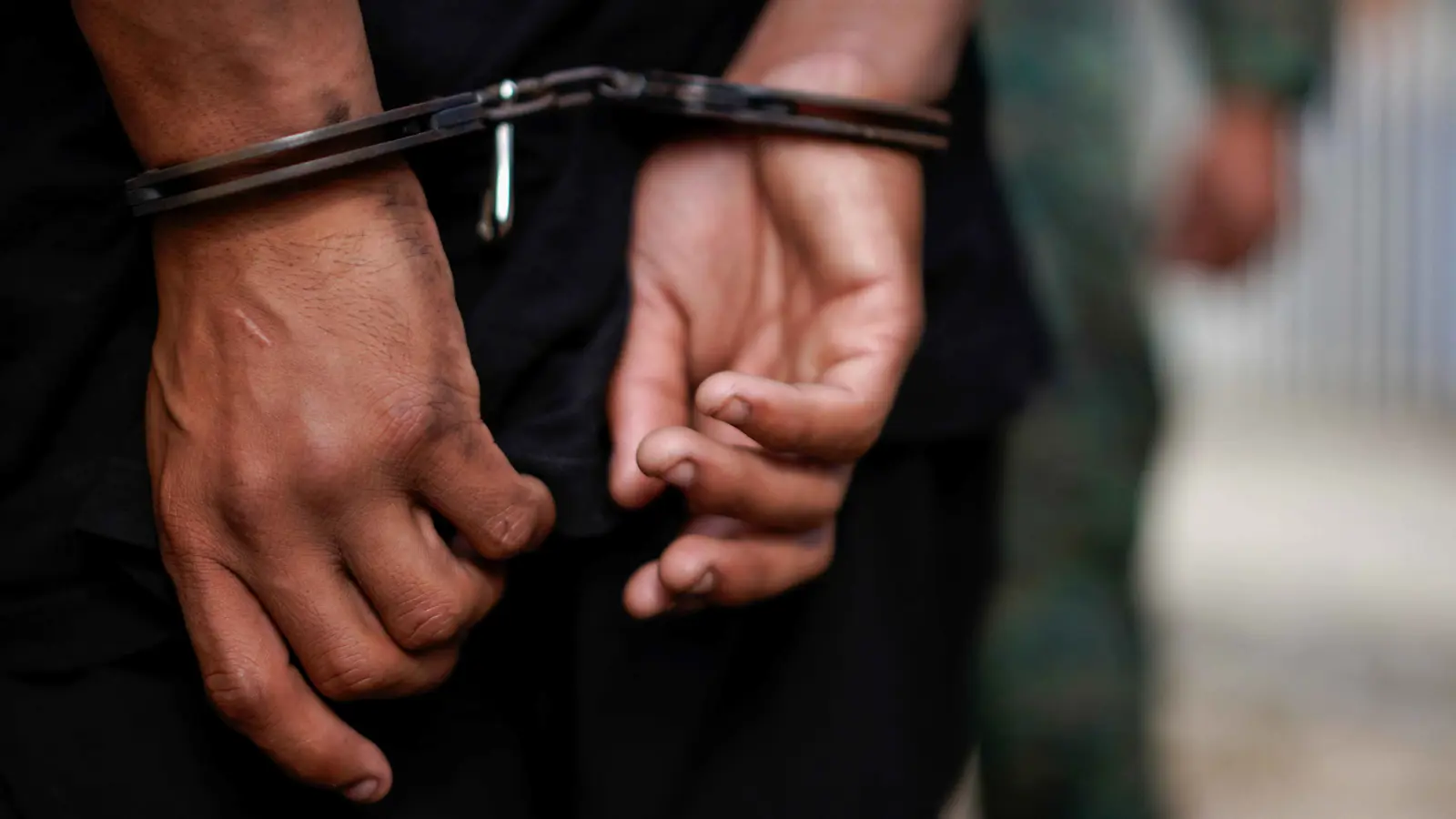 سجن نائب تونسي بعد اعتدائه على موظف عام