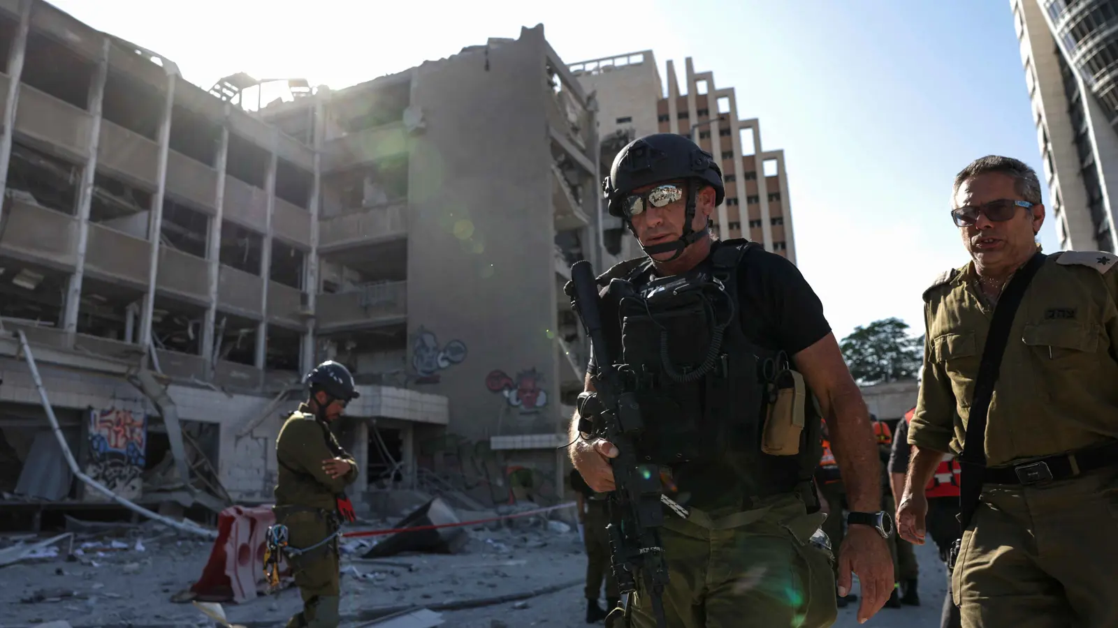 عبر السفن أو الطائرات.. إيران تحذر من دعم إسرائيل عسكرياً ولوجستياً