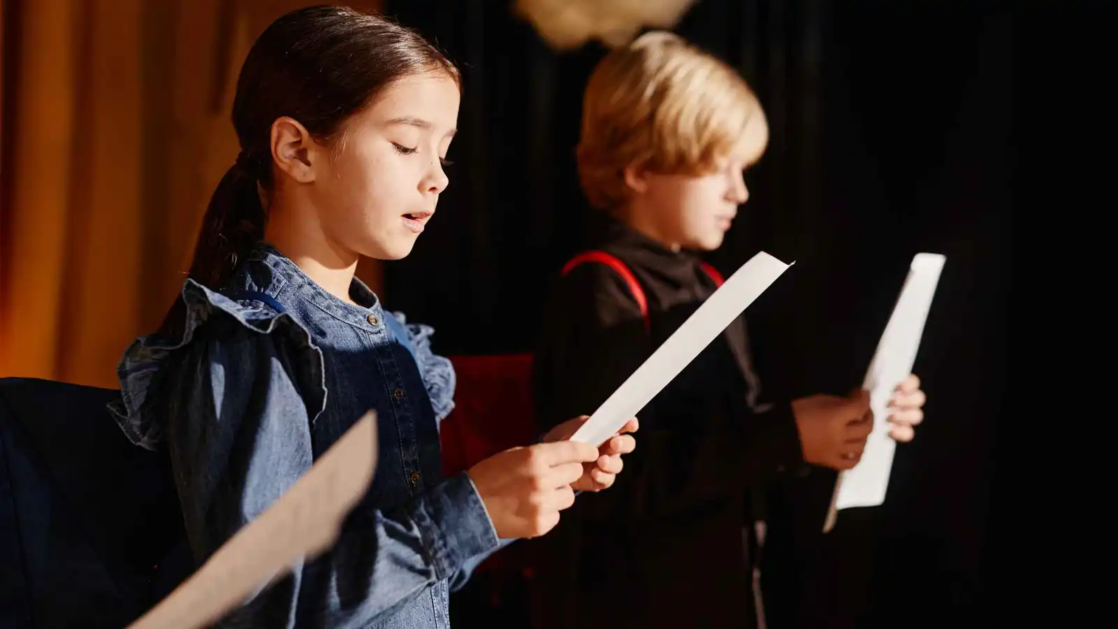 بعيدا عن الرياضة.. كيف تجعل الأنشطة اللامنهجية أطفالك أكثر تعاطفا؟