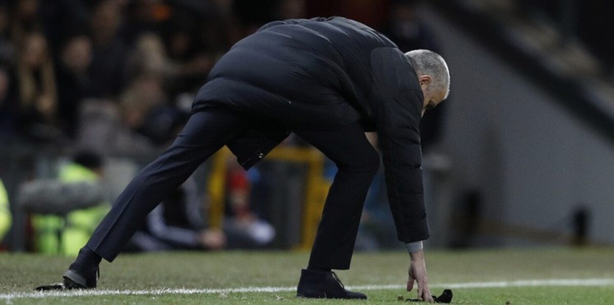 ماذا يقصد مورينيو بـ"المعاملة المختلفة" التي يواجهها في إنجلترا؟