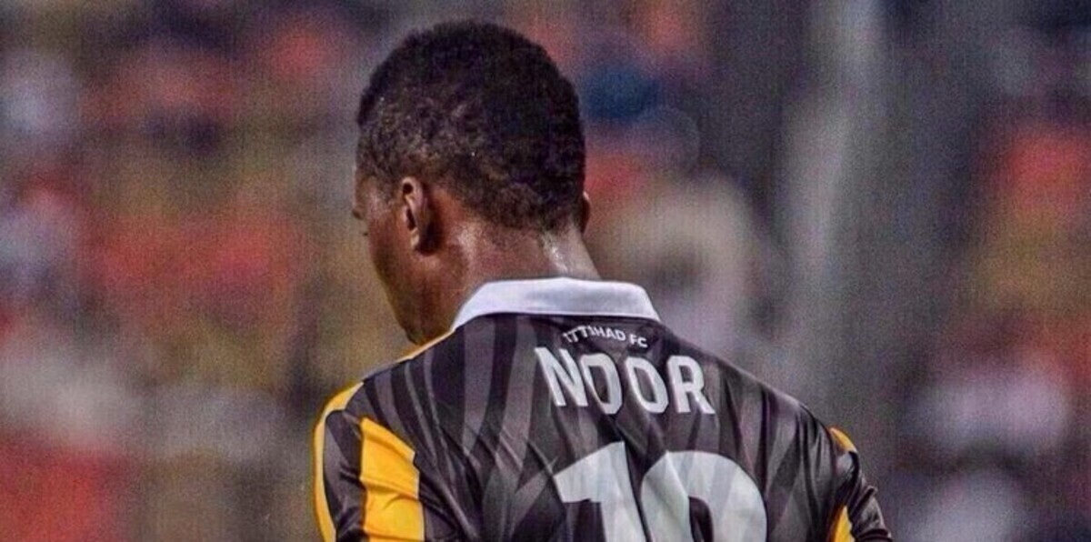 نافذة الدور الأرضي تنقذ محمد نور من معجبيه (فيديو)