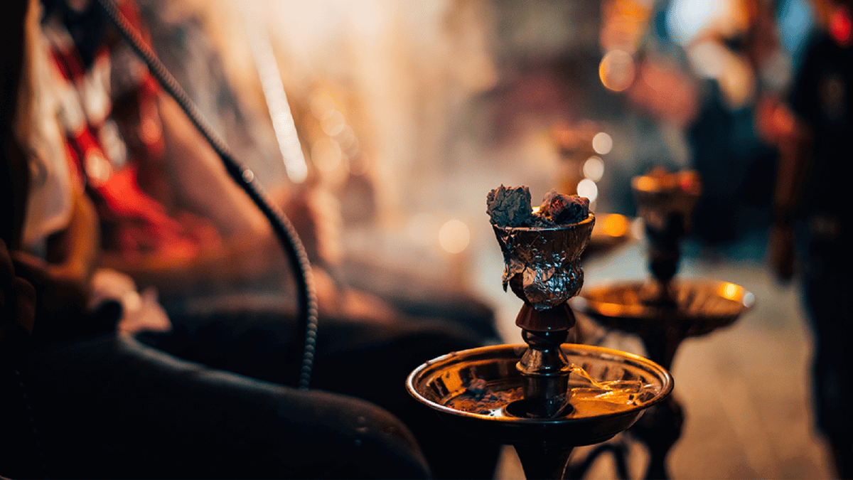  أسوأ من السجائر.. هذه مخاطر تدخين "الأرجيلة" على الحامل 
