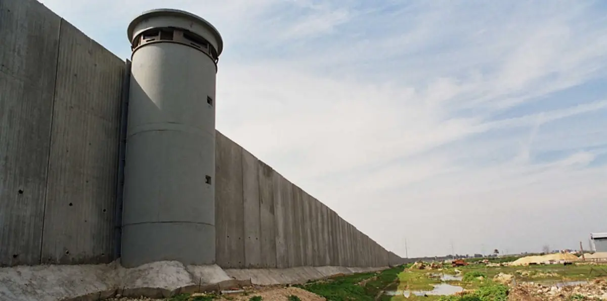 إسرائيل تخطط لإقامة جدار إسمنتي على حدودها مع غزة