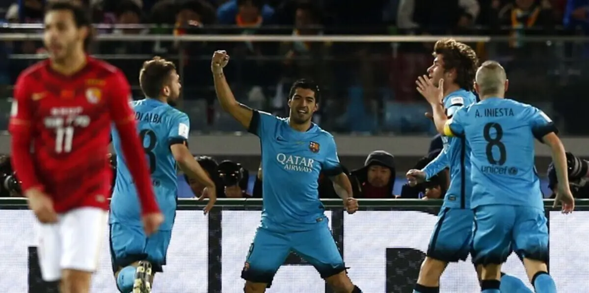 سواريز يقود برشلونة لنهائي كأس العالم للأندية (فيديو)