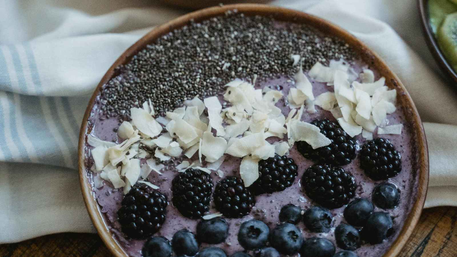 نقع بذور الشيا مقابل تحميصها.. أيهما أفضل لصحتك؟