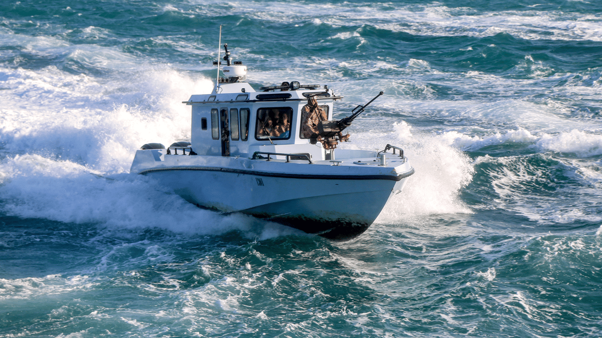 شركات شحن جديدة تعلق عبور سفنها عبر البحر الأحمر