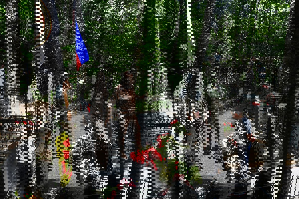 تمثال لبريغوجين عند قبره في سان بطرسبرغ