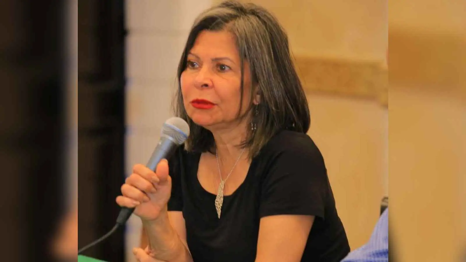 فنانة مصرية تتراجع عن وصيتها بخروج جنازتها من المسرح