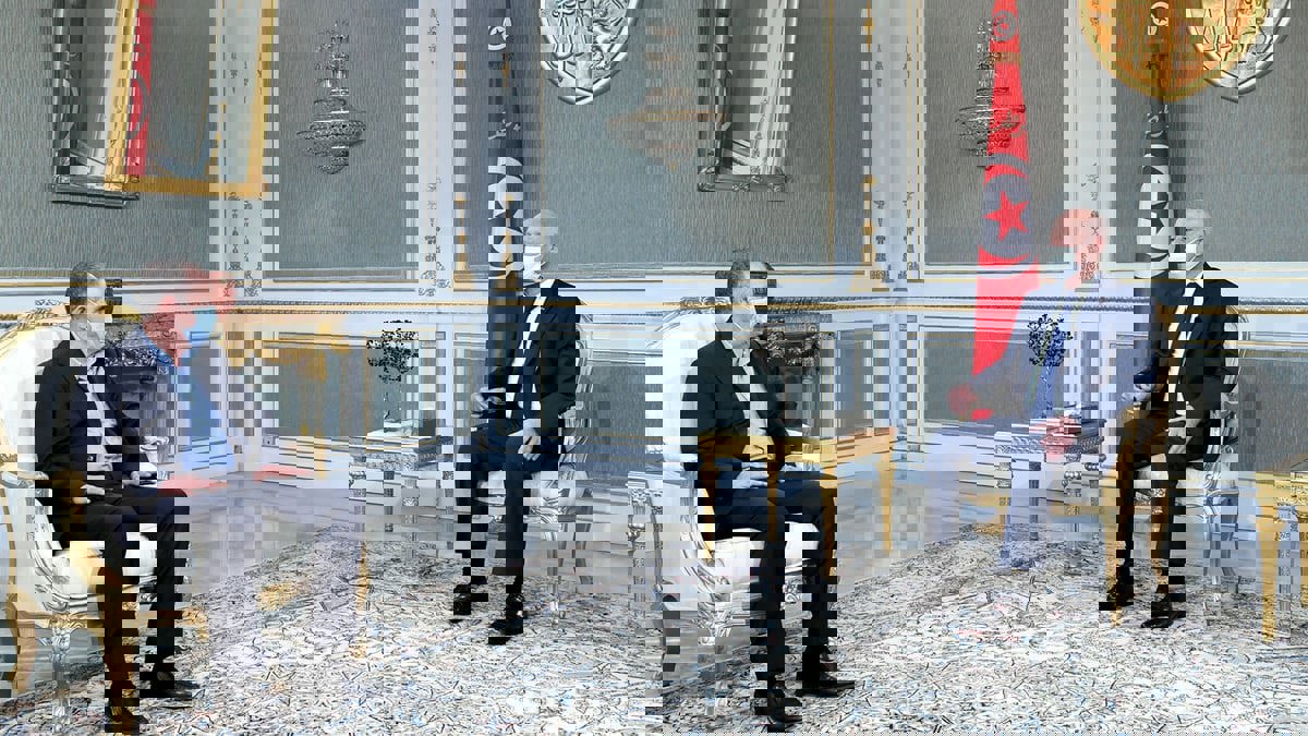 مصادر تونسية: وساطة جزائرية لـ"رأب الصدع" بين سعيّد والطبوبي