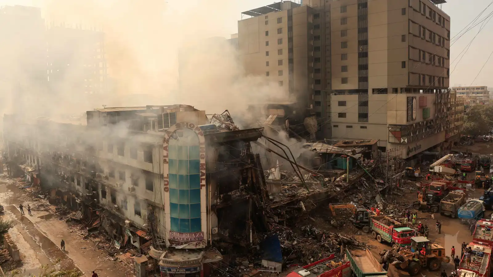 الأكبر منذ 10 سنوات.. حريق كراتشي يوقع 50 قتيلا في باكستان (فيديو)