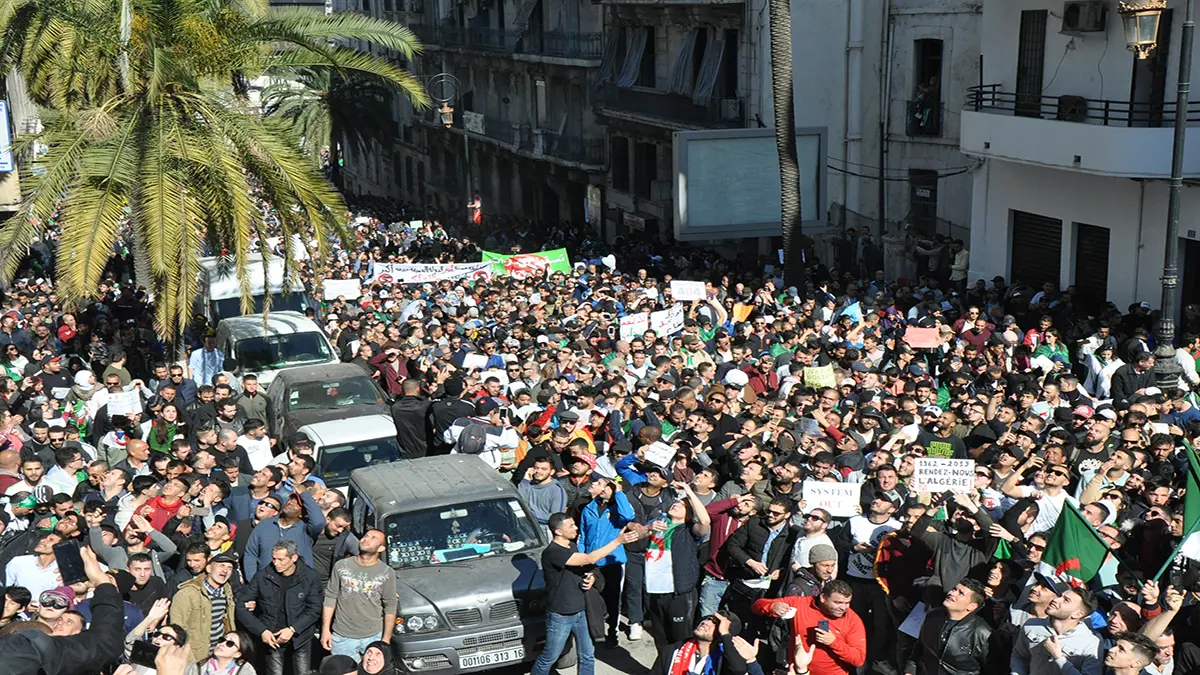 وسط اتهامهم بمحاولة ركوب الحراك.. "إخوان الجزائر" يعتبرون قرارات بوتفليقة التفافًا على مطالب الشعب