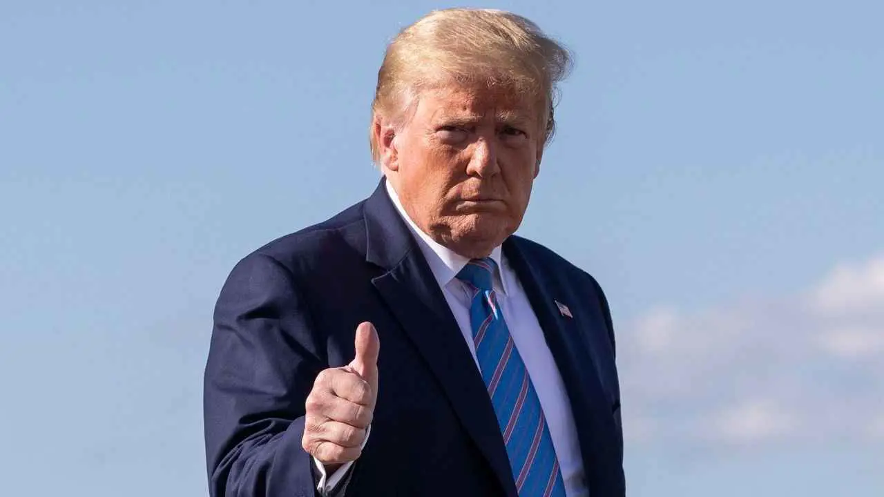 بسبب خامنئي.. ترامب يُبقي على العقوبات ضد إيران