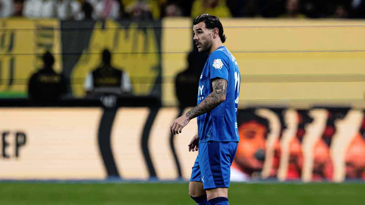 عملاق أوروبا يراقب.. 4 أشياء تؤمن الهلال السعودي من غدر ثيو هيرنانديز 