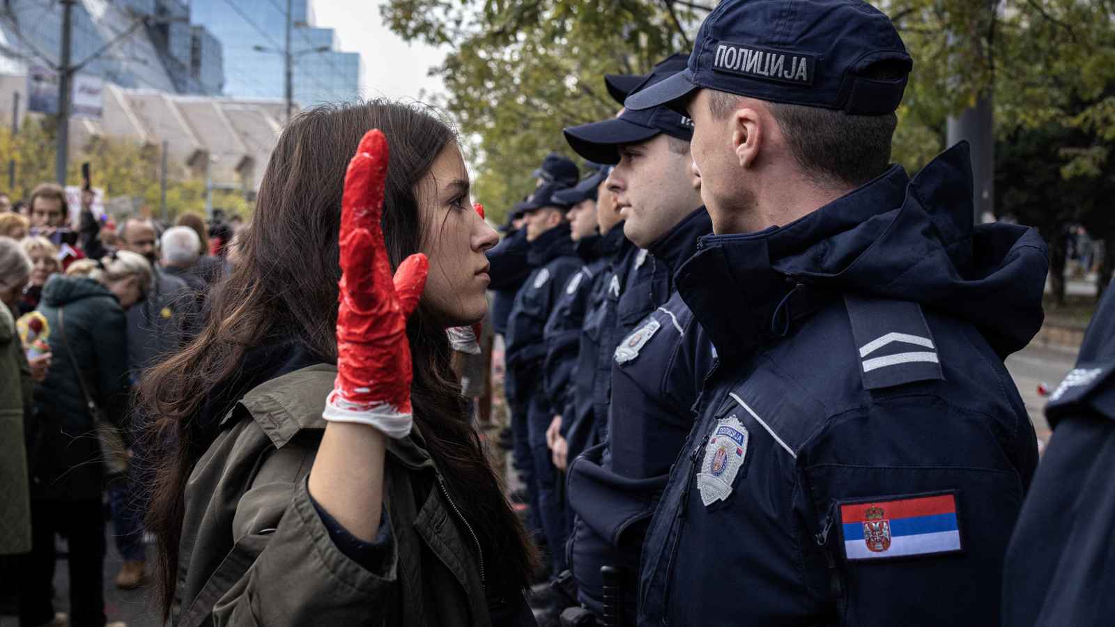 صربيا.. اعتقالات احتجاجاً على انهيار محطة سكك حديدية (فيديو)