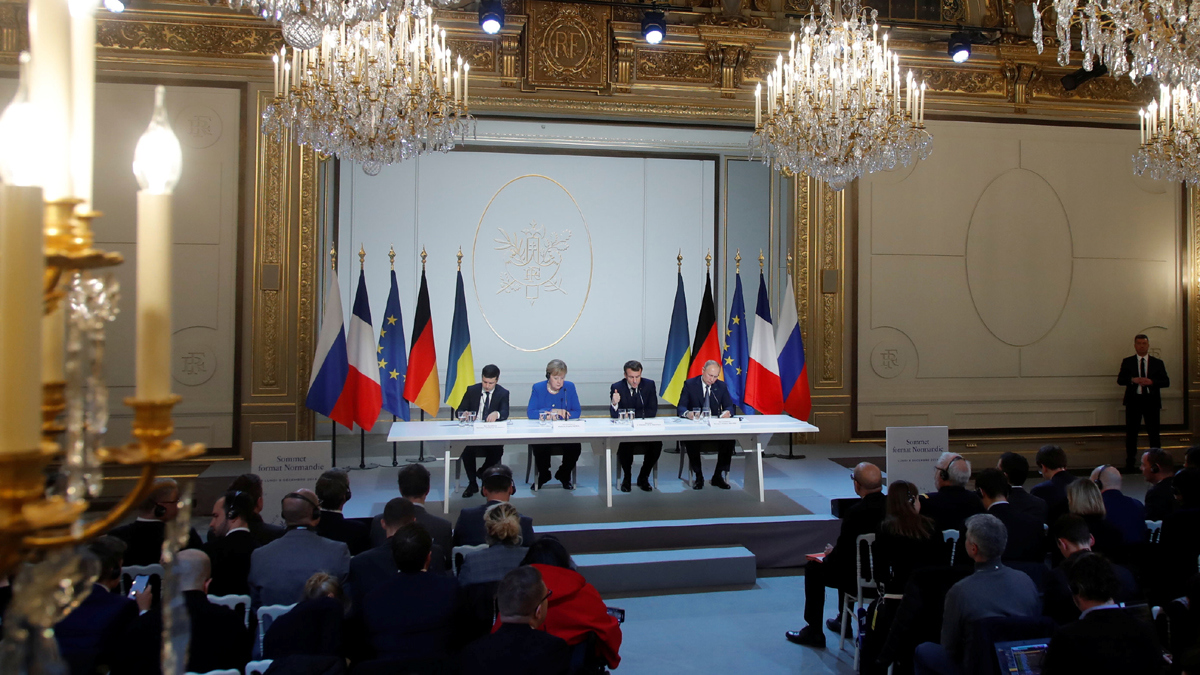 قمة باريس حول أوكرانيا تتعهد بوقف لإطلاق النار وانسحاب للقوات من مناطق النزاع