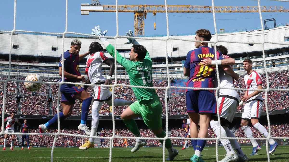 "لقد اكتفينا منه".. أكثر لاعب أثار استياء جمهور برشلونة ضد رايو فاليكانو 