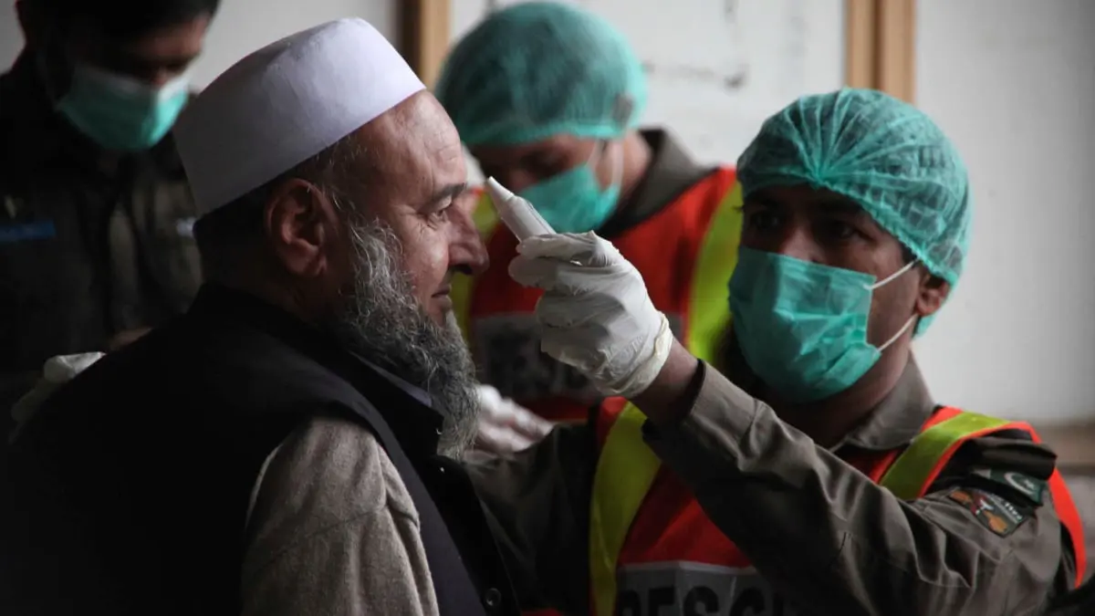 في ظل كورونا.. باكستان ترفع القيود عن صلاة الجماعة بالمساجد