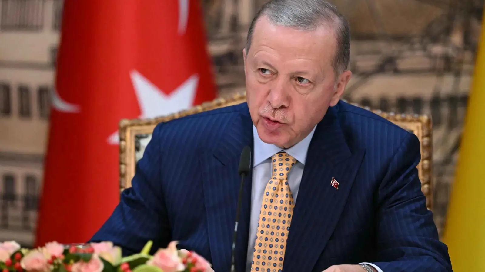 أردوغان يعد بعدم التدخل في البلديات بعد حل "العمال الكردستاني"