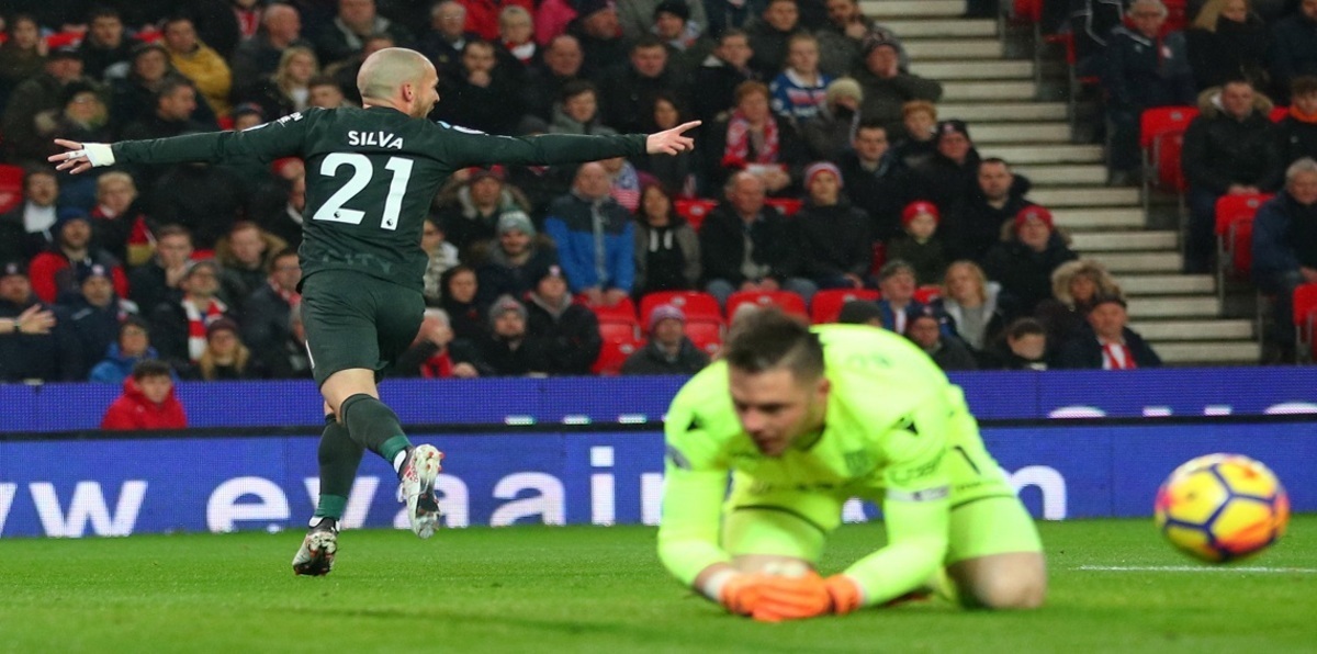 أهداف مباراة مانشستر سيتي وستوك سيتي..دافيد سيلفا يسجل هدفين رائعين (فيديو)