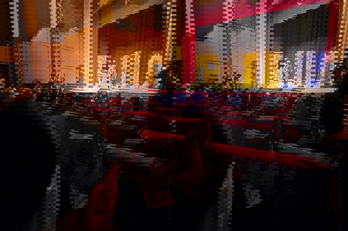 المسرح الليبي يعود بعد غياب نافضًا غبار الخلافات السياسية
